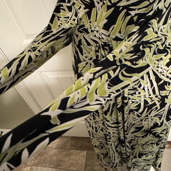 MICHAEL KORS Black and Yellow Floral Short Sleeves V Neck Wrap Dress Hi Low Hem - Picture 8 of 10